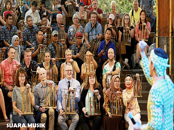 Sejarah Angklung Sunda
